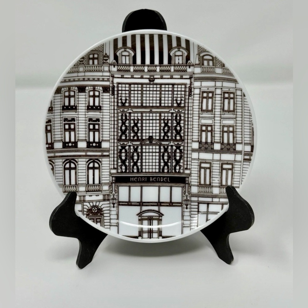 ❌SOLD $275❌ HENRI BENDEL White Trinket Dish w/Brown Logo/Stand/Box/Gift Card